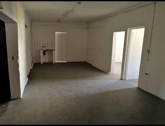 268M² RETAIL FOR SALE IN WHITE RIVER CENTRAL